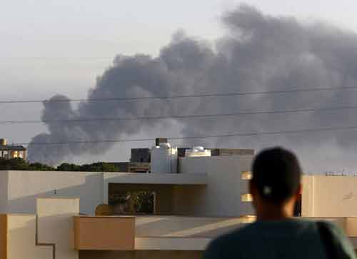 US evacuates embassy as Americans urged to leave Libya