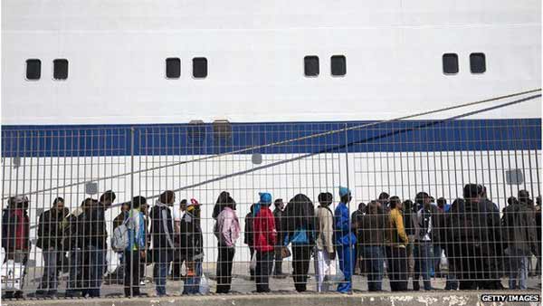 EU to hold emergency migrant summit