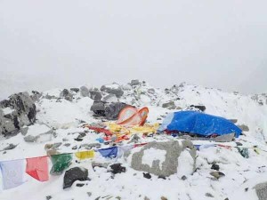 Avalanche triggered by the deadly earthquake in Nepal