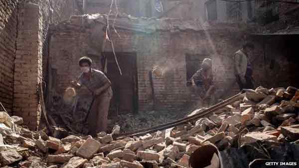 3 fresh tremors hit Nepal as toll crosses 8,000