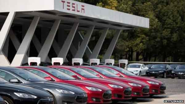 Tesla loss narrows as orders rise