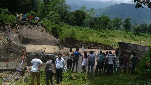 30 killed in India landslides