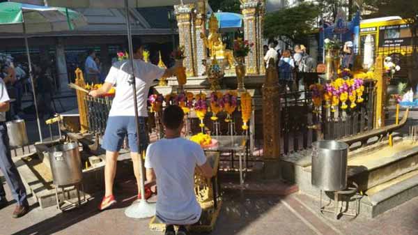 Bangkok bomb-hit Erawan shrine reopens