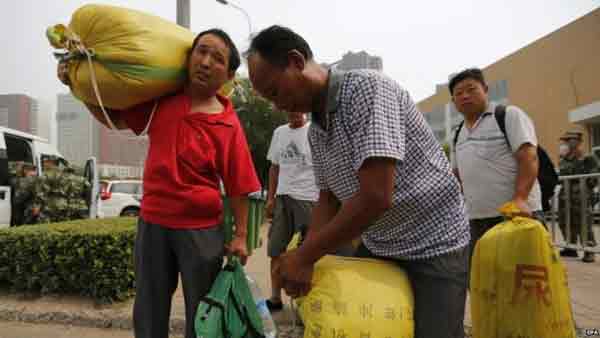 China Tianjin blasts: Evacuations as sodium cyanide found