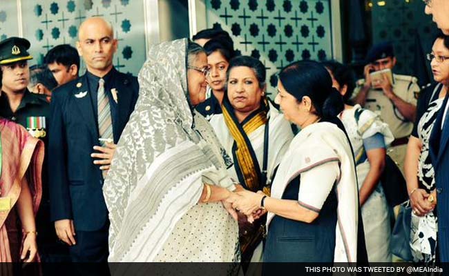 Indian External Affairs Minister Sushma Swaraj receives Bangladesh Prime Minister Sheikh Hasina on her arrival in New Delhi on August 19, 2015. Hasina reach Delhit to attend President Mukherjee’s wife Suvra Mukherjee’s funeral. Photo: Ministry of External Affairs of India