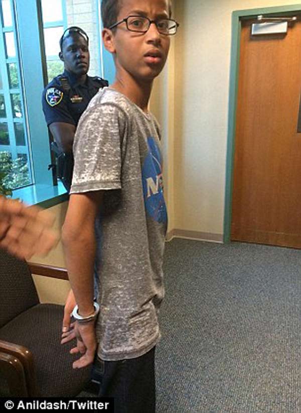 Muslim teen arrested for his handmade clock gets support from Obama and NASA