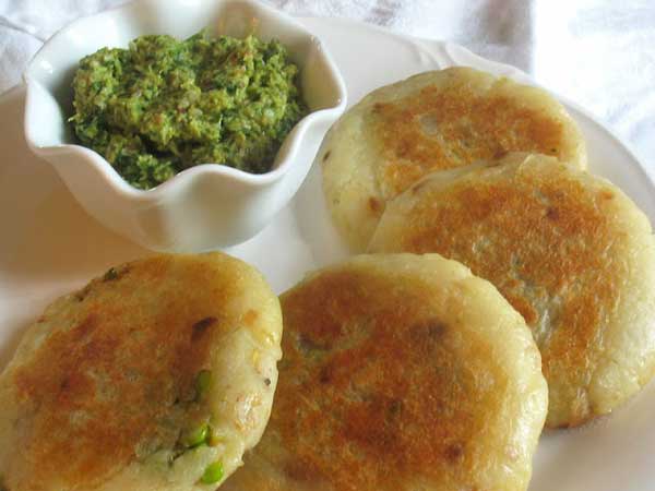 Green pea stuffed potato cutlets