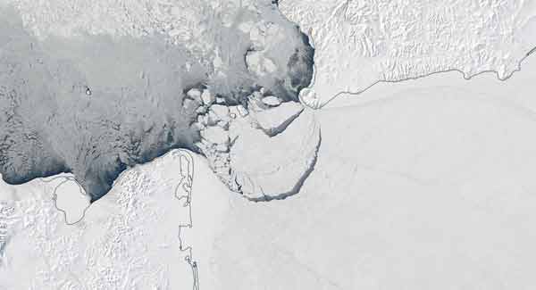A giant sheet of ice broke off in the Arctic Ocean 