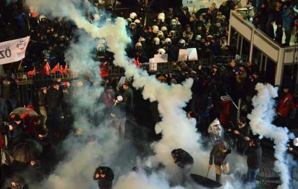 Turkish police raid critical newspaper