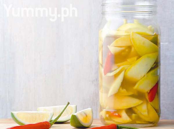 Quick pickled green mangoes