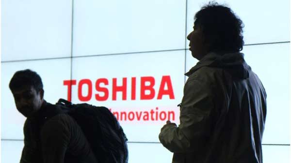Toshiba shares fall 20% on deal warning