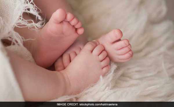 Woman gives birth to twin girls in two different years!