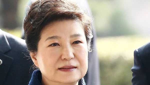 Ousted S Korean leader faces prosecutors
