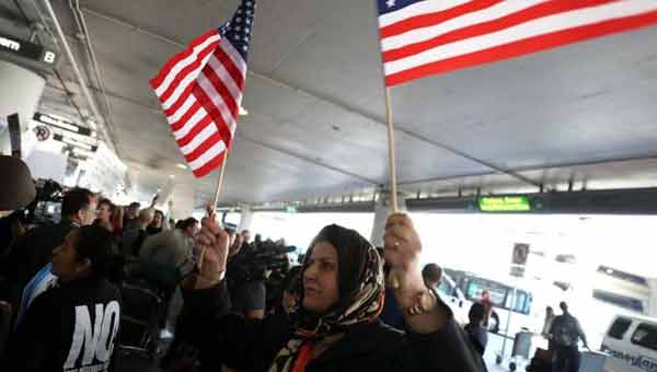 US judge blocks new Trump travel ban