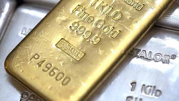 Gold rises after Fed minutes signal gradual rate hikes
