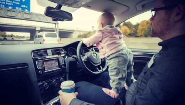 Toddler ‘drives’ on Dublin motorway – with help from dad