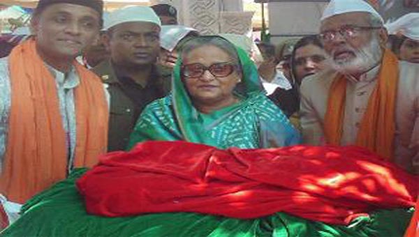 Bangladesh PM Sheikh Hasina offers prayers at Ajmer dargah
