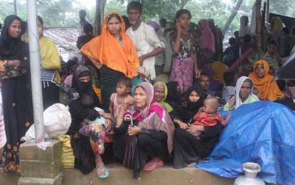 Rohingya refugees in Bangladesh makeshift shelters