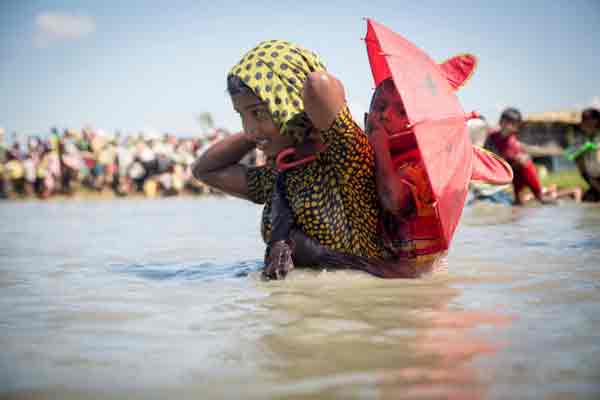 15,000 Rohingyas stranded near Bangladesh border